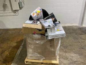 lot 902 image: Wholesale Pallet of Miscellaneous Items