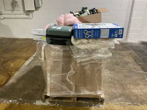 lot 905 image: Wholesale Pallet of Miscellaneous Items