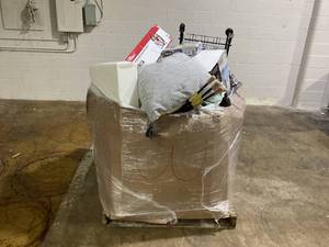 lot 908 image: Wholesale Pallet of Miscellaneous Items