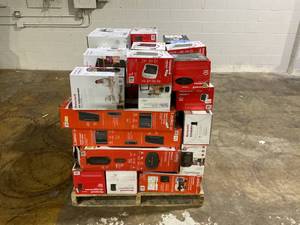 lot 913 image: Wholesale Pallet of Miscellaneous Items