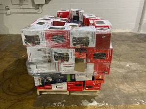 lot 914 image: Wholesale Pallet of Miscellaneous Items