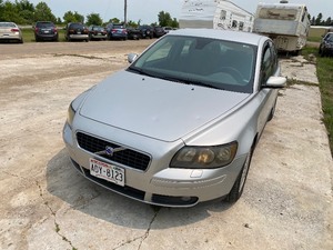 lot 7 image: 2004 Volvo S40