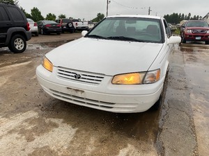 lot 10 image: 1999 Toyota Camry