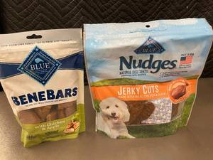 lot 70 image: Blue Buffalo Benebars & Nudges Jerky Cuts Dog Treats