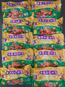 lot 104 image: 10 Pack Brachs Mellowcreme Pumpkins Candy 10 oz Each