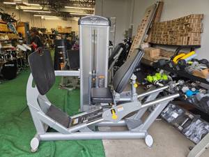 lot 100 image: Heavy-duty True Fuse XL  Commercial Leg Press (USED)