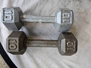 lot 122 image: Lot of a pair of 10LB Metal Hex Dumbbells (USED)