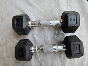 lot 123 image: Lot of a pair of 5LB Rubber Hex Dumbbells (USED)