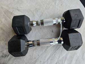 lot 125 image: Lot of a pair of 5LB Rubber Hex Dumbbells (USED)