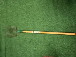 lot 306 image: 10-Tine Ames Ensilage Fork, 30-inch D-Grip Handle