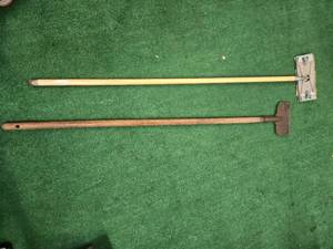 lot 308 image: Flat Head shovel and a floor wiper (USED)