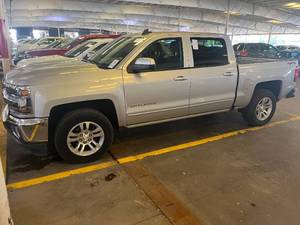 lot 9 image: 2017 Chevrolet Silverado LT 4x4