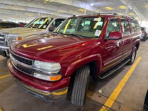lot 10 image: 2004 Chevrolet Suburban 1500 LT 4x4
