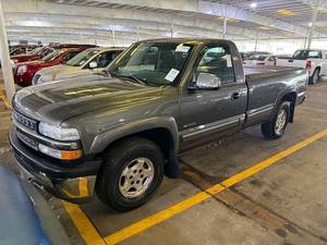 lot 13 image: 2001 Chevrolet Silverado 1500 LS 4x4
