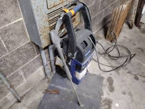 lot 13 image: Powerhouse 1800 PSI Electric Pressure washer, electrical cord 35, high pressure hose, 19