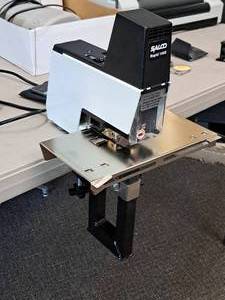 lot 9 image: Salco Rapid 106E Stapler