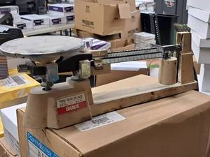 lot 15 image: Ohaus 5lbs2oz 700 Series800 Series Triple Beam Balance Scale