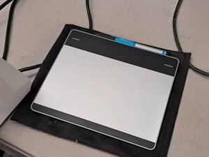 lot 21 image: Intuos Pen Tablet CTH-480