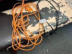 lot 31 image: Lot of (2) Extension Cords