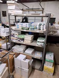 lot 35 image: Plastic Shelving Unit 16x48x70 5-shelf