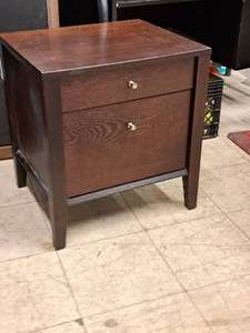 lot 58 image: Wooden End Table 2-drawer