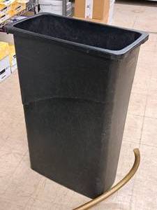 lot 68 image: 30 Plastic Trash Can (Black)