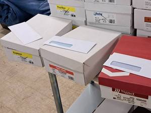lot 85 image: Lot of (3 Boxes) Envelopes  No. 9 Window and Regular  24#  White Wove  Security Tint 500-count ( 1500 total items )