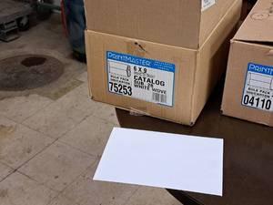 lot 93 image: Lot of (1 Box) Catalog Envelopes  White Wove 6x9 - PrintMaster Peel & Seel 500-count ( 500 total items )
