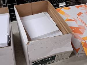 lot 120 image: Lot of (4 Reams  200 Each  800 Total) Cover Sheet  100#  White  Smooth  Grain Long 8-12x11 - Domtar Lynx
