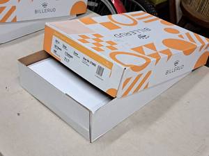 lot 143 image: Lot of (325 sheets) Cover Sheet  100#  Gloss 19x13 - Billerud Blazer Digital