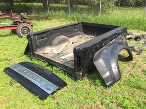 lot 103 image: 2020 Ford Platinum Super Duty - Box - Fenders - Tailgate - Parts