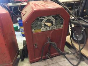 lot 119 image: Lincoln Electric 225 Amp Arc Welder