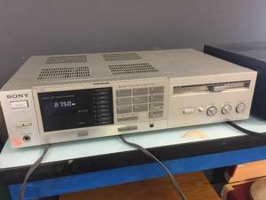 lot 136 image: Vintage Sony STR-VX200 Stereo Receiver - Powers On