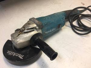 lot 168 image: Makita GA7021 7 Angle Grinder 15A - Works