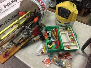 lot 194 image: Group Ice Fishing - Minnow Bucket - Tackle Box