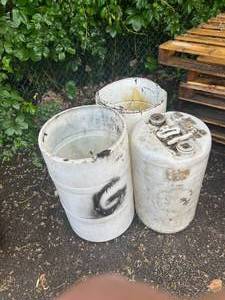 lot 13 image: 3-30 GAL BARRELS