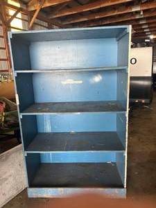 lot 15 image: WOODEN SHELF
