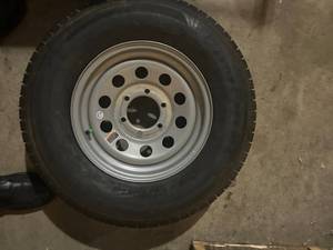 lot 18 image: TRAILER TIRE