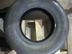 lot 21 image: TRAILER TIRE (NO RIM)