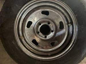 lot 24 image: TRAILER TIRE