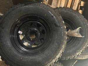 lot 27 image: 2 MATCHING TIRES AND RIMS