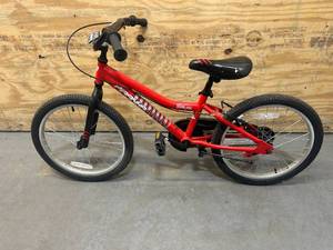 lot 11 image: PIRANHA BOOMERANG Kids Bike