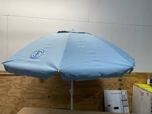 lot 73 image: 6 Patio Umbrella