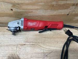 lot 50 image: MILWAUKEE 11 Amp Corded 4-12 in. Small Angle Grinder