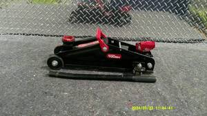 lot 14 image: Tool shop TrolleyFloor Jack