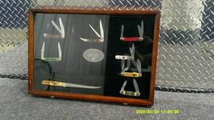 lot 16 image: American Legacy North American Fishing Club Collectors Knives w Display Case