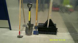 lot 20 image: Lot of Assorted Landscaping Gardening Tools