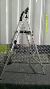 lot 33 image: Cosco 3 Step Aluminum Step Ladder