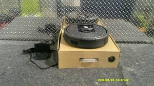 lot 25 image: Roomba Robot Automatic Sweeper with Charging Station