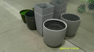 lot 78 image: Lot of 6 planters